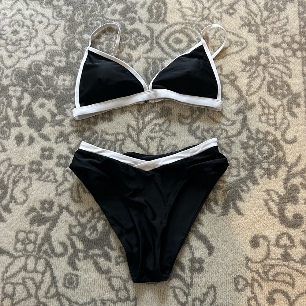 NWOT Black and White Triangle Bikini Set